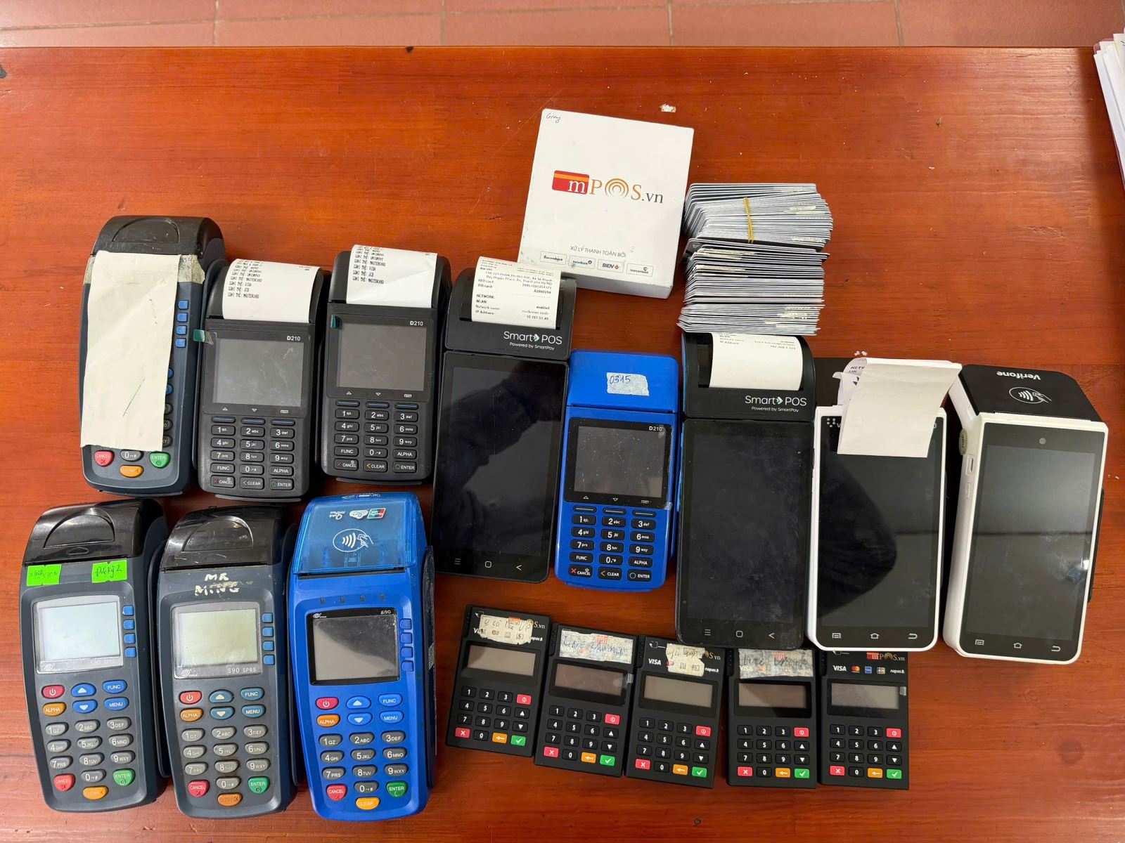 Nữ nhân viên ngân hàng chiếm đoạt 1,3 tỷ đồng của khách qua thẻ tín dụng- Ảnh 2.