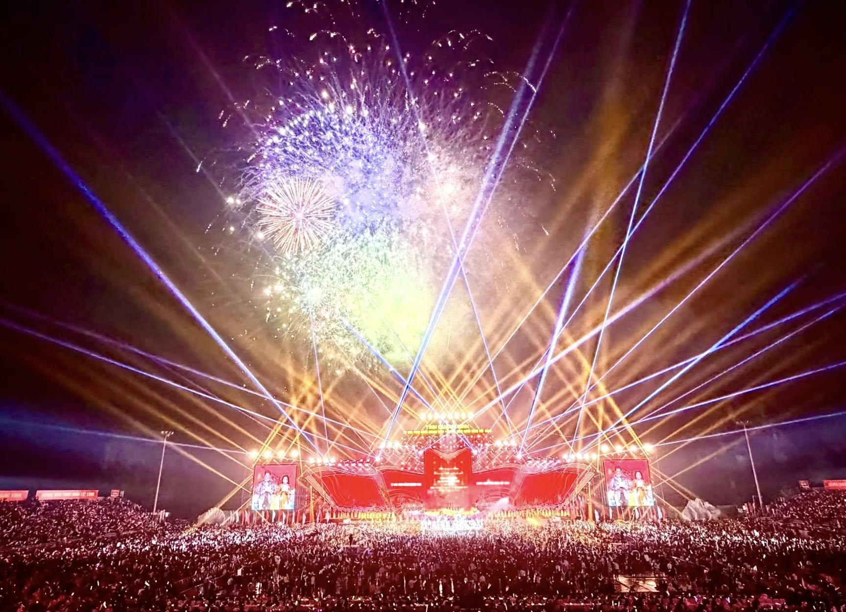 Sân khấu kỷ lục, công nghệ hiện đại tại concert chào mừng thành công Đại hội XIV của Đảng- Ảnh 5.