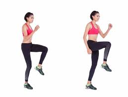 5 bài tập đứng giúp giảm mỡ bụng nhanh hơn cả tập gym- Ảnh 4. Bài tập nâng cao đùi kết hợp giúp bạn giảm cân hiệu quả | Alo Bác Sĩ