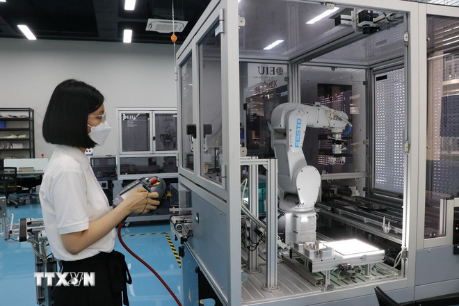 Đưa Nghị quyết thành hành động: Nguồn nhân lực là trung tâm phát triển đất nước- Ảnh 2.