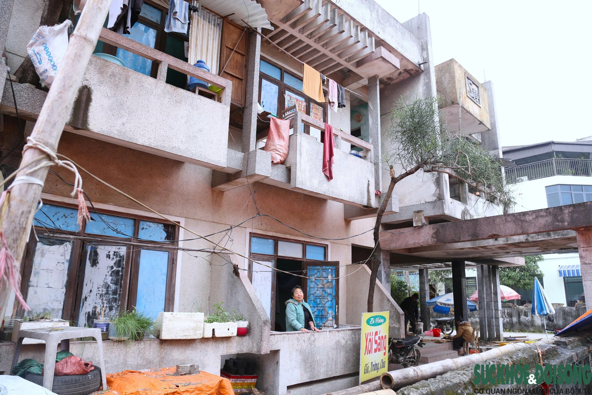 Tết cận kề, những phận người ở 'xóm chạy thận' lặng lẽ níu giữ từng ngày sống- Ảnh 1.