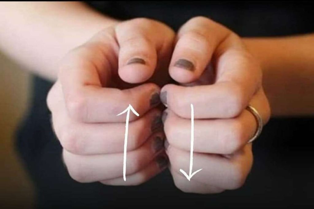 5 tư thế yoga giúp giảm rụng tóc trong mùa đông- Ảnh 3.