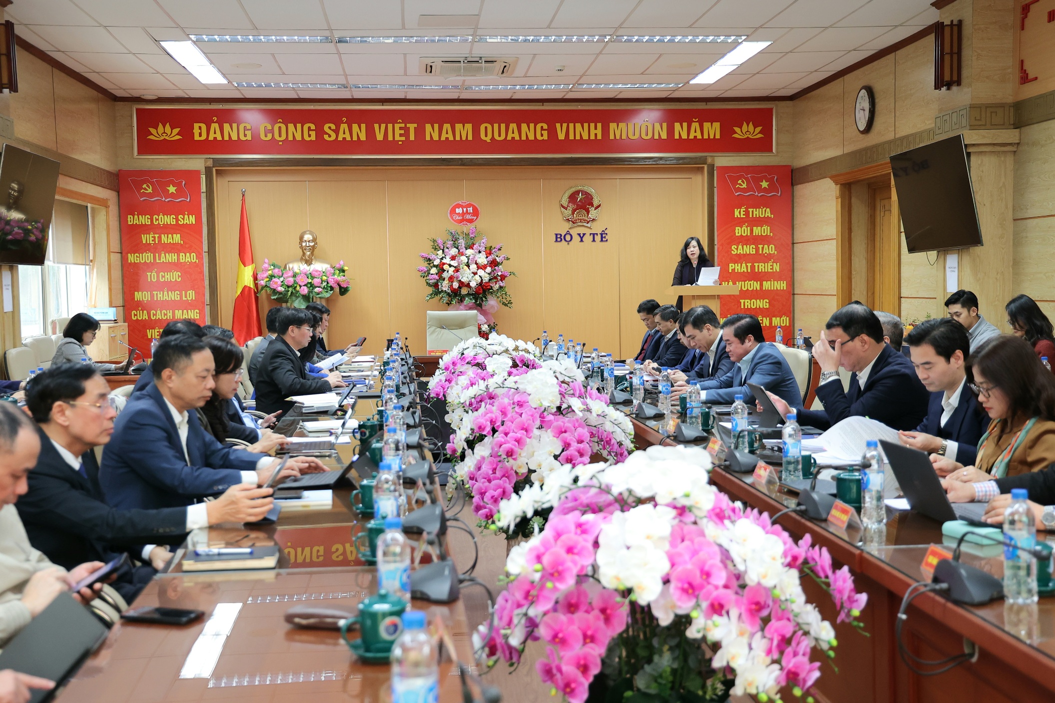 Bộ Y tế nghiên cứu, học tập, quán triệt và triển khai thực hiện Nghị quyết Đại hội XIV của Đảng- Ảnh 3.