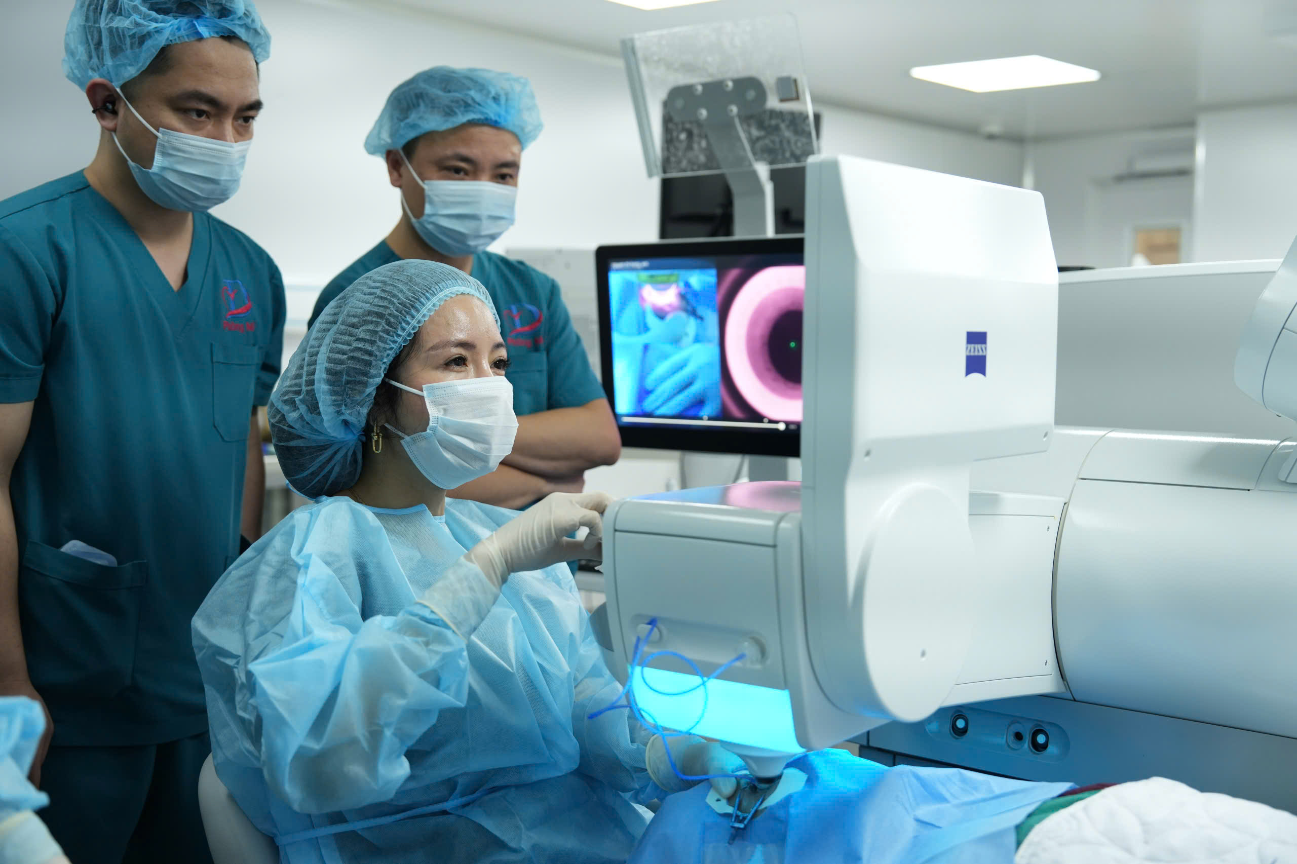 Khoảng 5 triệu trẻ em đang độ tuổi đến trường mắc tật khúc xạ- Ảnh 1.