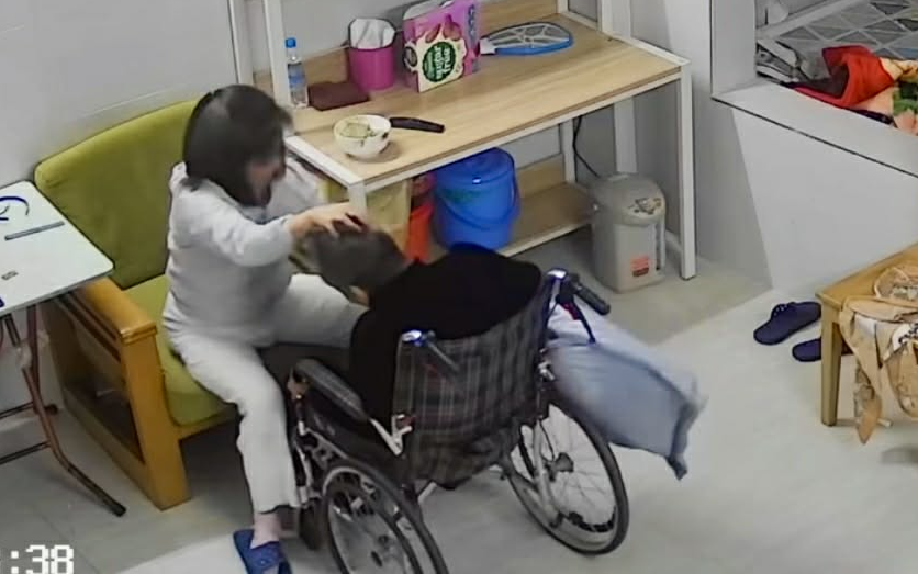 Nỗi ân hận của gia đình cụ bà ngồi xe lăn nghi bị giúp việc bạo hành