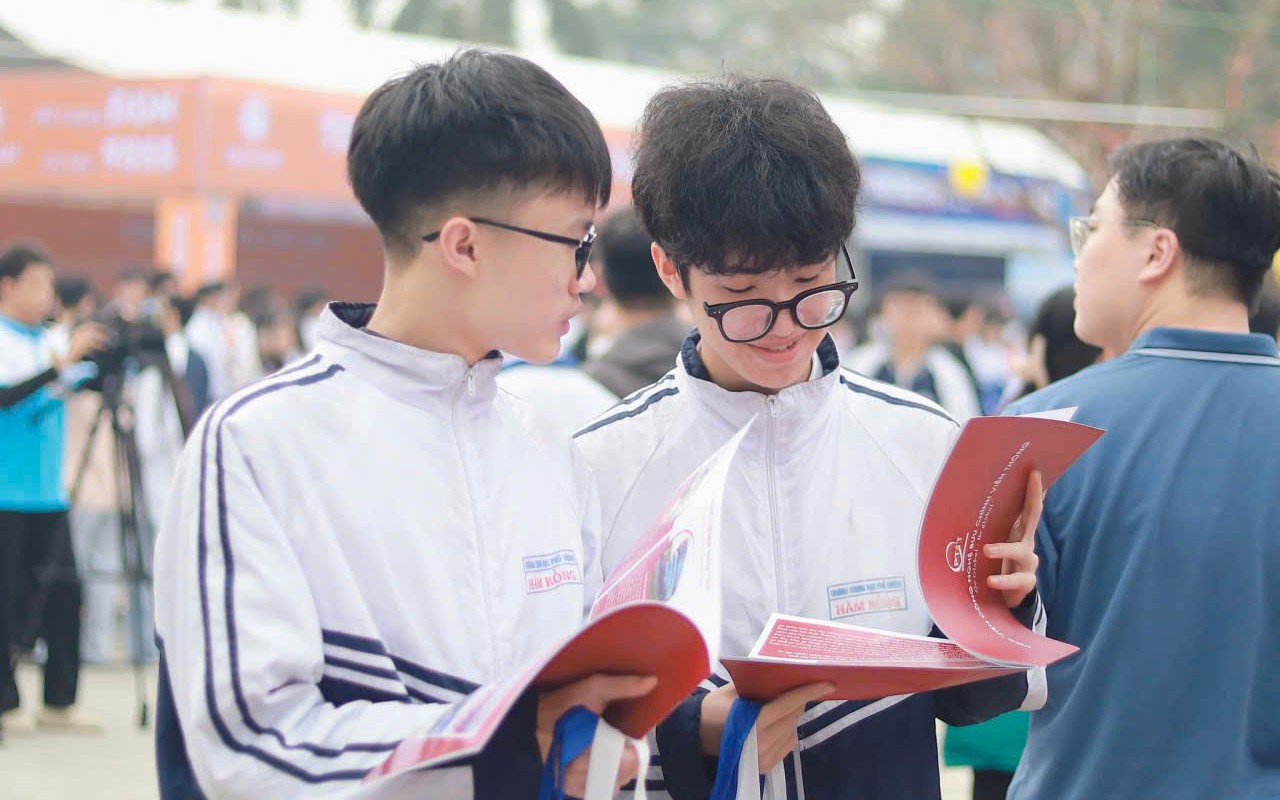 Học sinh lớp 12 loay hoay chọn ngành hay chọn trường?- Ảnh 2.