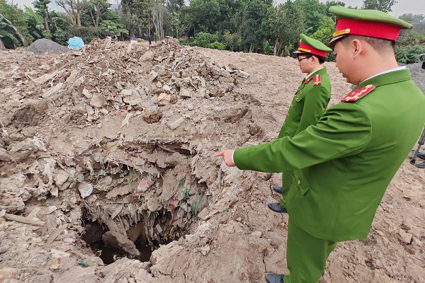 Hà Nội: Phát hiện, xử lý đường dây đổ trộm gần 8.000 tấn chất thải tại xã Bát Tràng- Ảnh 3.