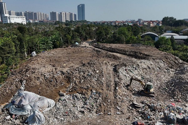 Hà Nội: Phát hiện, xử lý đường dây đổ trộm gần 8.000 tấn chất thải tại xã Bát Tràng- Ảnh 2.