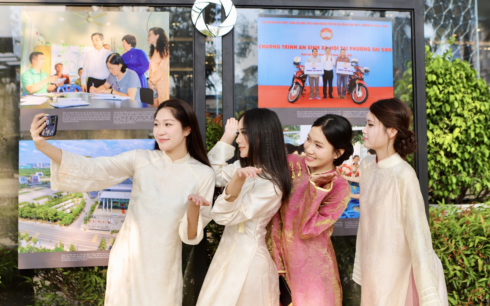 'Đường heo đất' rực rỡ sắc Xuân, điểm check-in độc đáo giữa lòng Thủ Dầu Một- Ảnh 9.