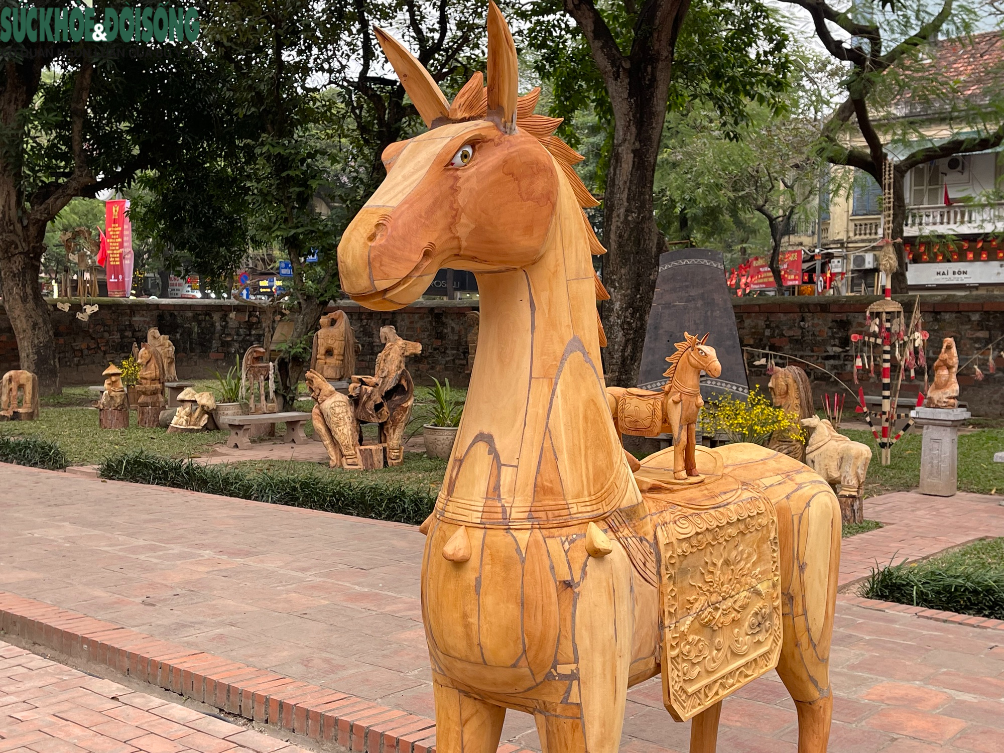 Cận cảnh bộ tượng ngựa độc bản Tây Nguyên chào Tết Bính Ngọ tại Hà Nội- Ảnh 10.