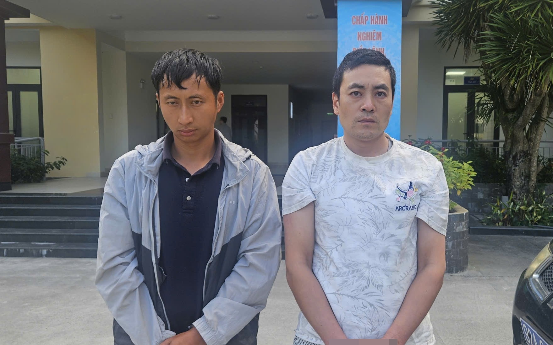 Bắt quả tang 2 thanh niên bán dâm cho các quý bà tại Bắc Ninh- Ảnh 2.