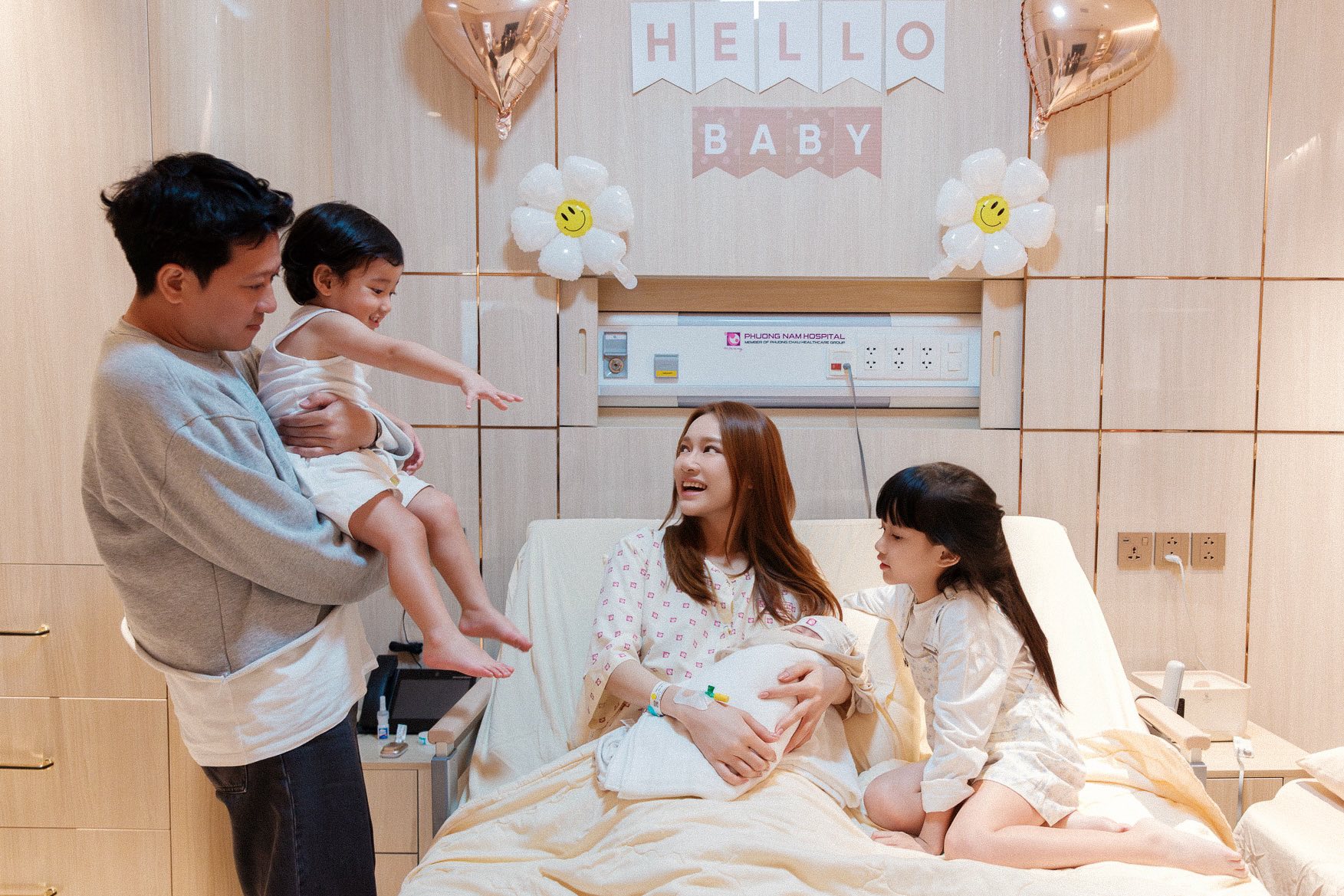 Nhã Phương sau 8 năm kết hôn với Trường Giang: Ứng xử khéo léo, được chồng biết ơn- Ảnh 2. Nhã Phương sau 8 năm kết hôn với Trường Giang: Ứng xử khéo léo, được chồng biết ơn- Ảnh 2.