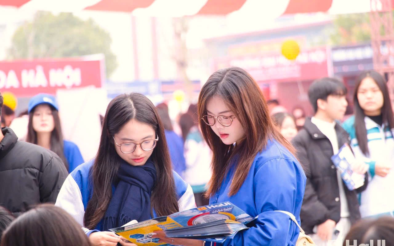 Học sinh lớp 12 loay hoay chọn ngành hay chọn trường?