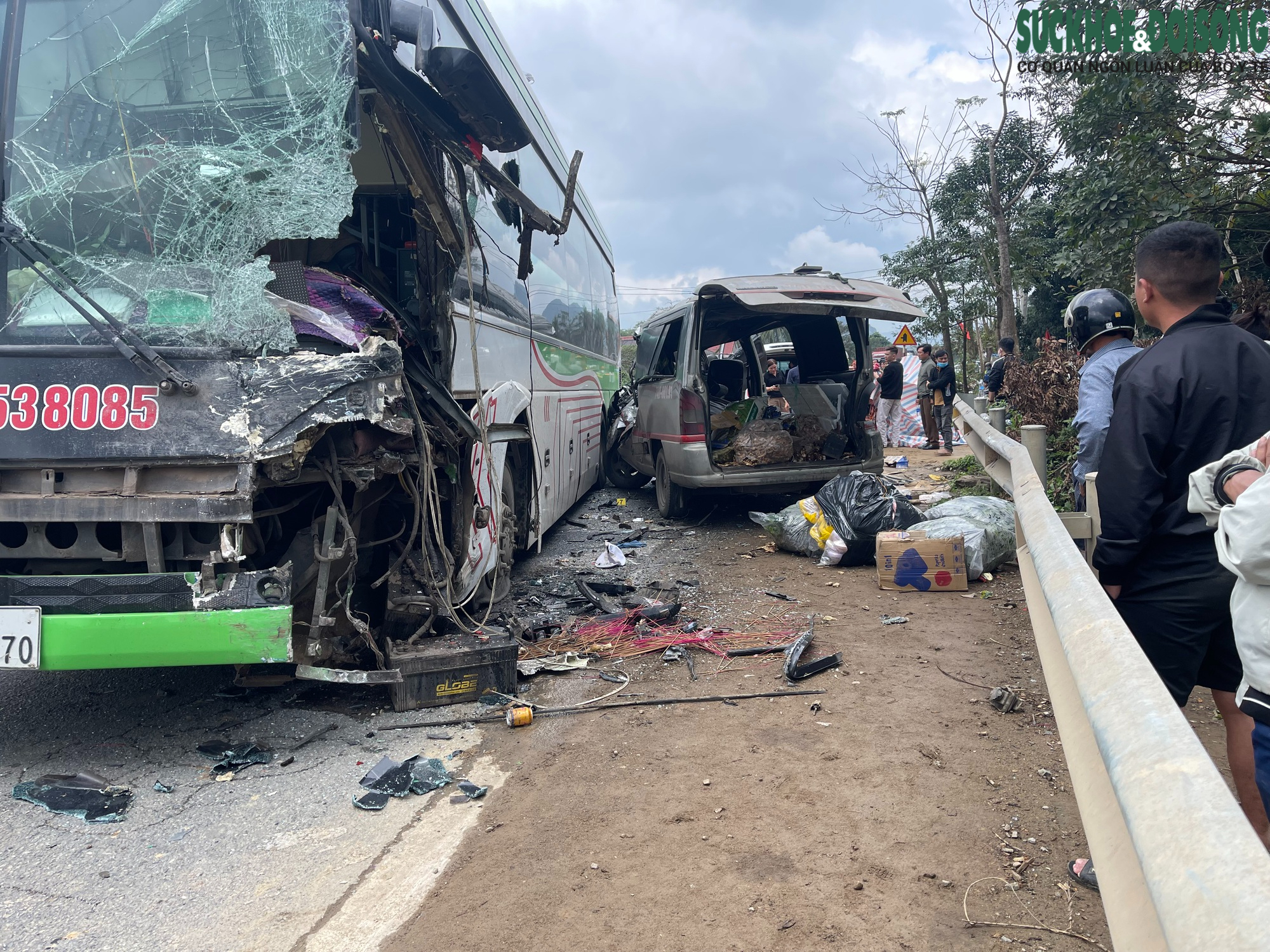 Hiện trường vụ tai nạn nghiêm trọng khiến 5 người thương vong- Ảnh 1.
