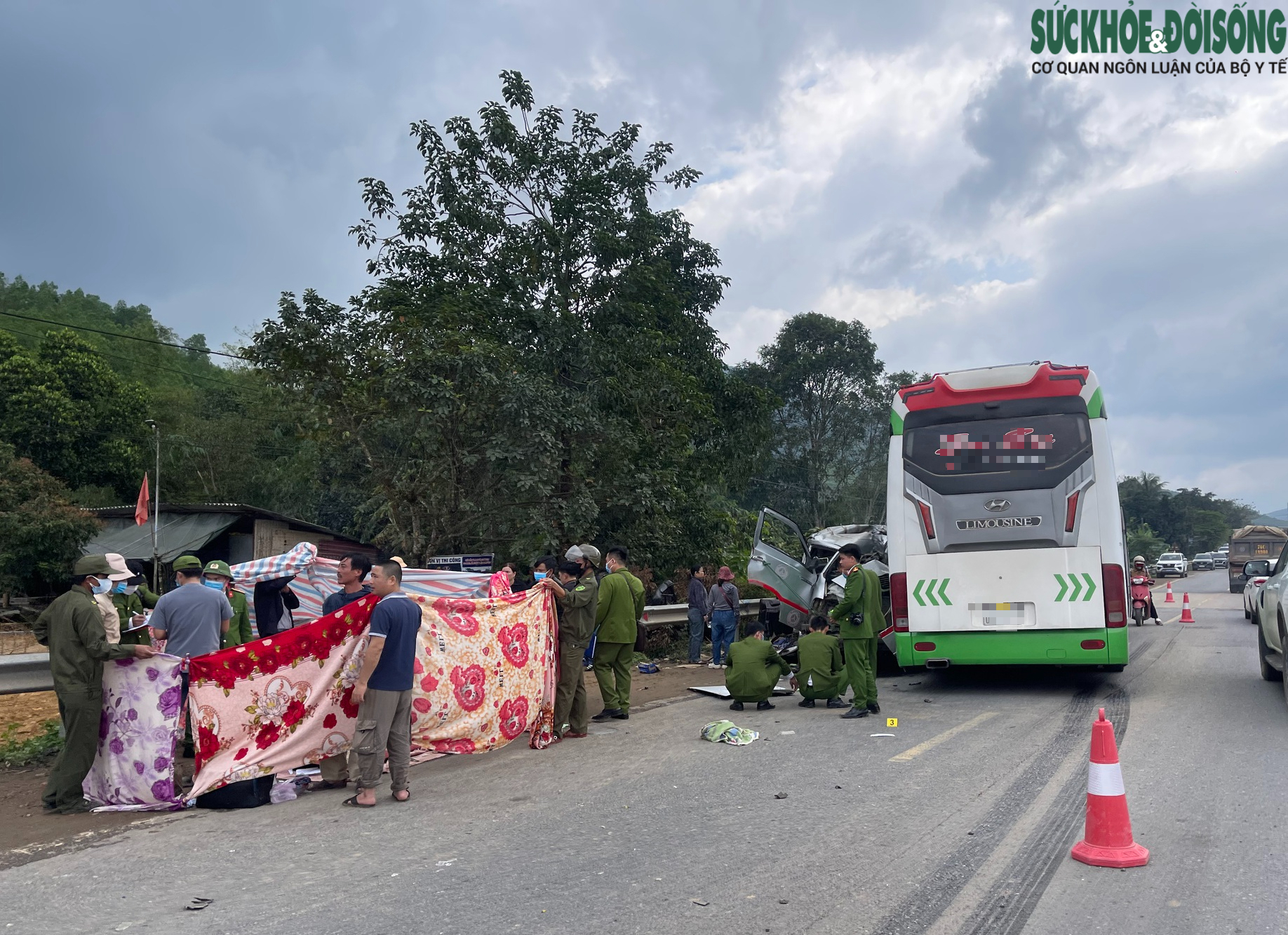 Hiện trường vụ tai nạn nghiêm trọng khiến 5 người thương vong- Ảnh 2.