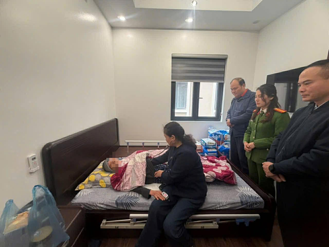 Thông tin mới nhất về sức khỏe của cụ bà 82 tuổi ngồi xe lăn bị nữ giúp việc bạo hành- Ảnh 1. Thông tin mới nhất về sức khỏe của cụ bà 82 tuổi ngồi xe lăn bị nữ giúp việc bạo hành- Ảnh 1.