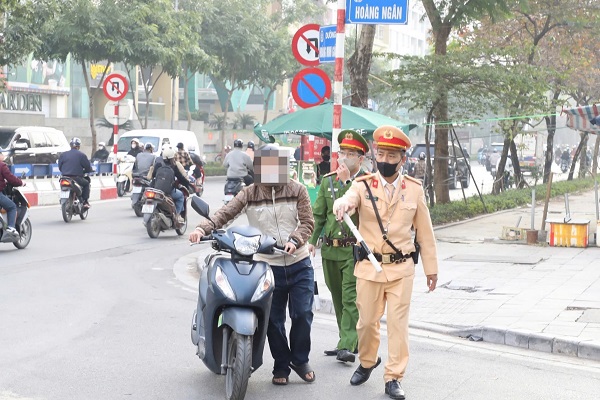 Hà Nội: Xử lý gần 1.700 học sinh vi phạm giao thông trong tháng đầu năm 2026- Ảnh 2.