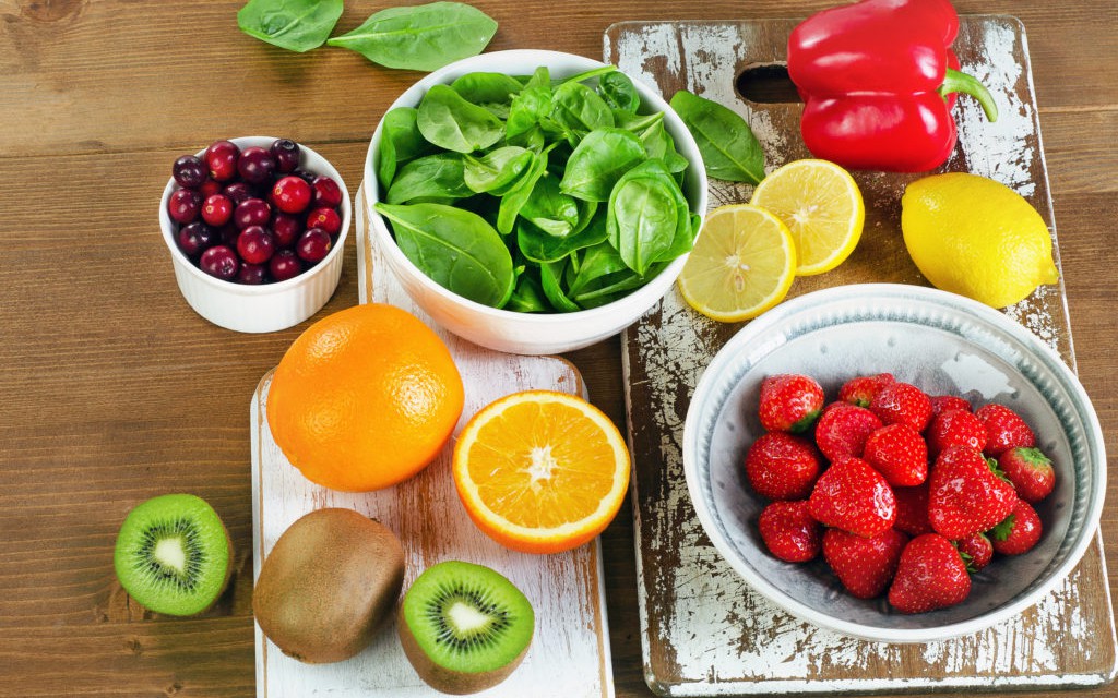 Trẻ thừa cân, béo phì ăn rau và trái cây như thế nào để không tăng cân?