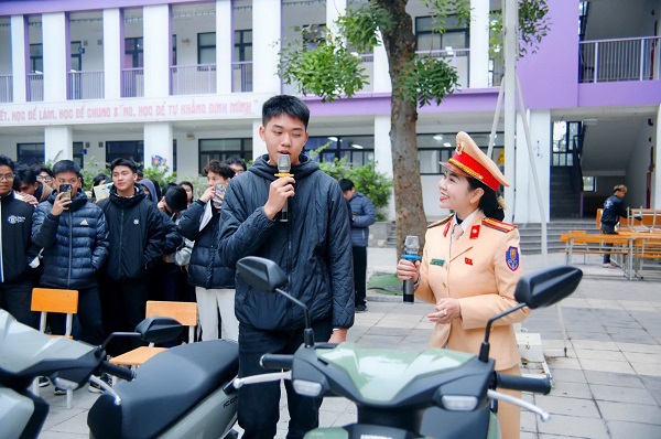Hà Nội: Xử lý gần 1.700 học sinh vi phạm giao thông trong tháng đầu năm 2026- Ảnh 3.