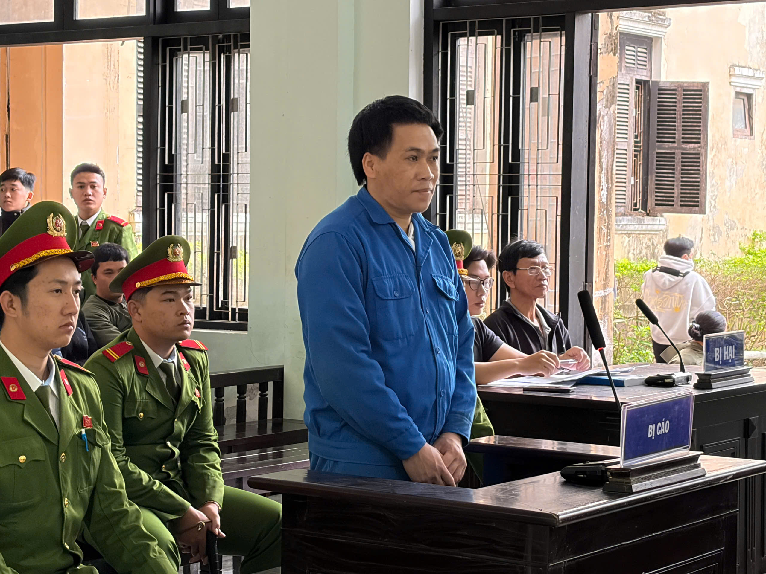 Tuyên án tử hình kẻ sát hại vợ cũ và mẹ nạn nhân- Ảnh 1. Tuyên án tử hình kẻ sát hại vợ cũ và mẹ nạn nhân- Ảnh 1.