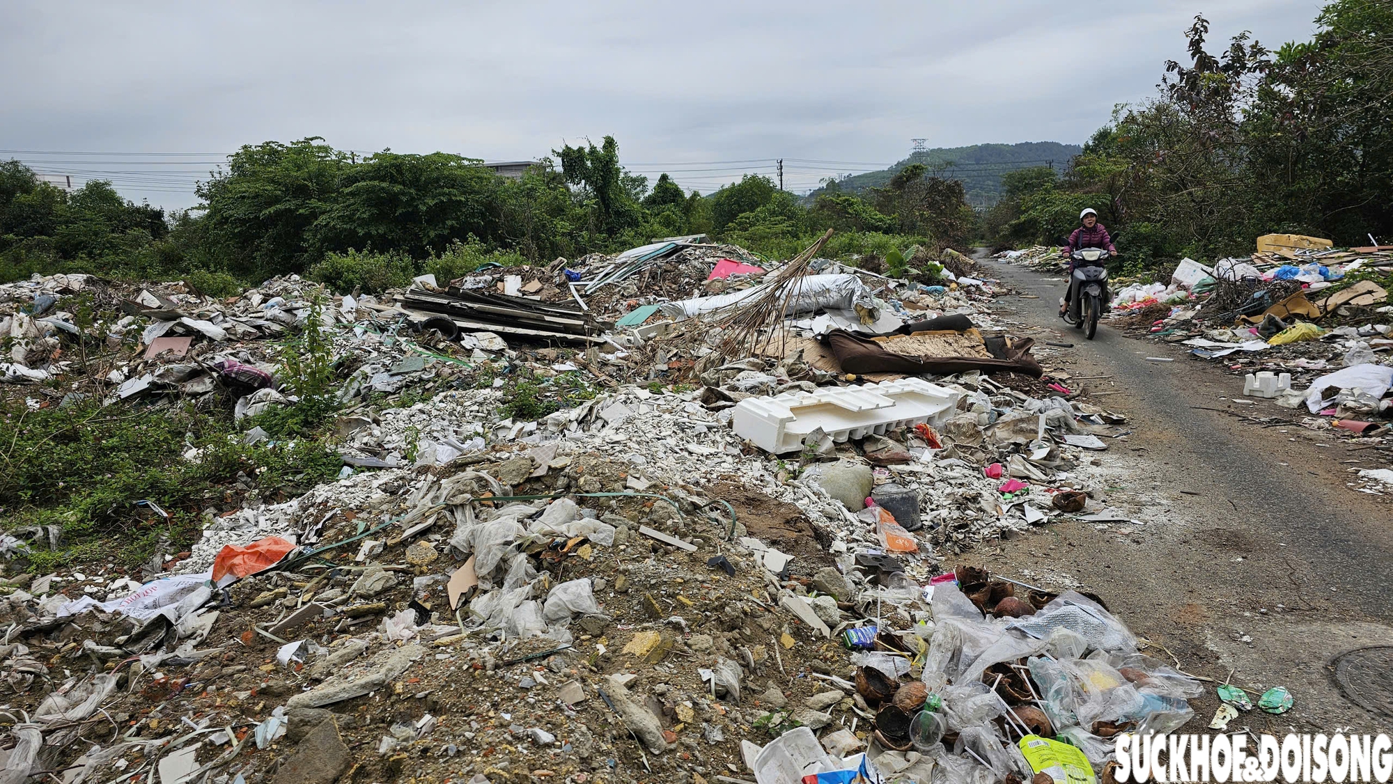 Bao giờ chấm dứt cảnh rác thải bủa vây khu quy hoạch ở Huế?- Ảnh 2.