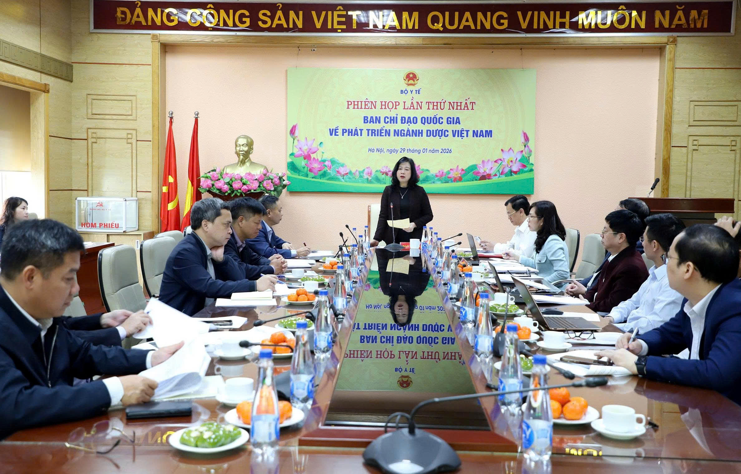 Phiên họp lần thứ nhất Ban chỉ đạo Quốc gia về phát triển ngành Dược Việt Nam- Ảnh 1. Phiên họp lần thứ nhất Ban chỉ đạo Quốc gia về phát triển ngành Dược Việt Nam- Ảnh 1.