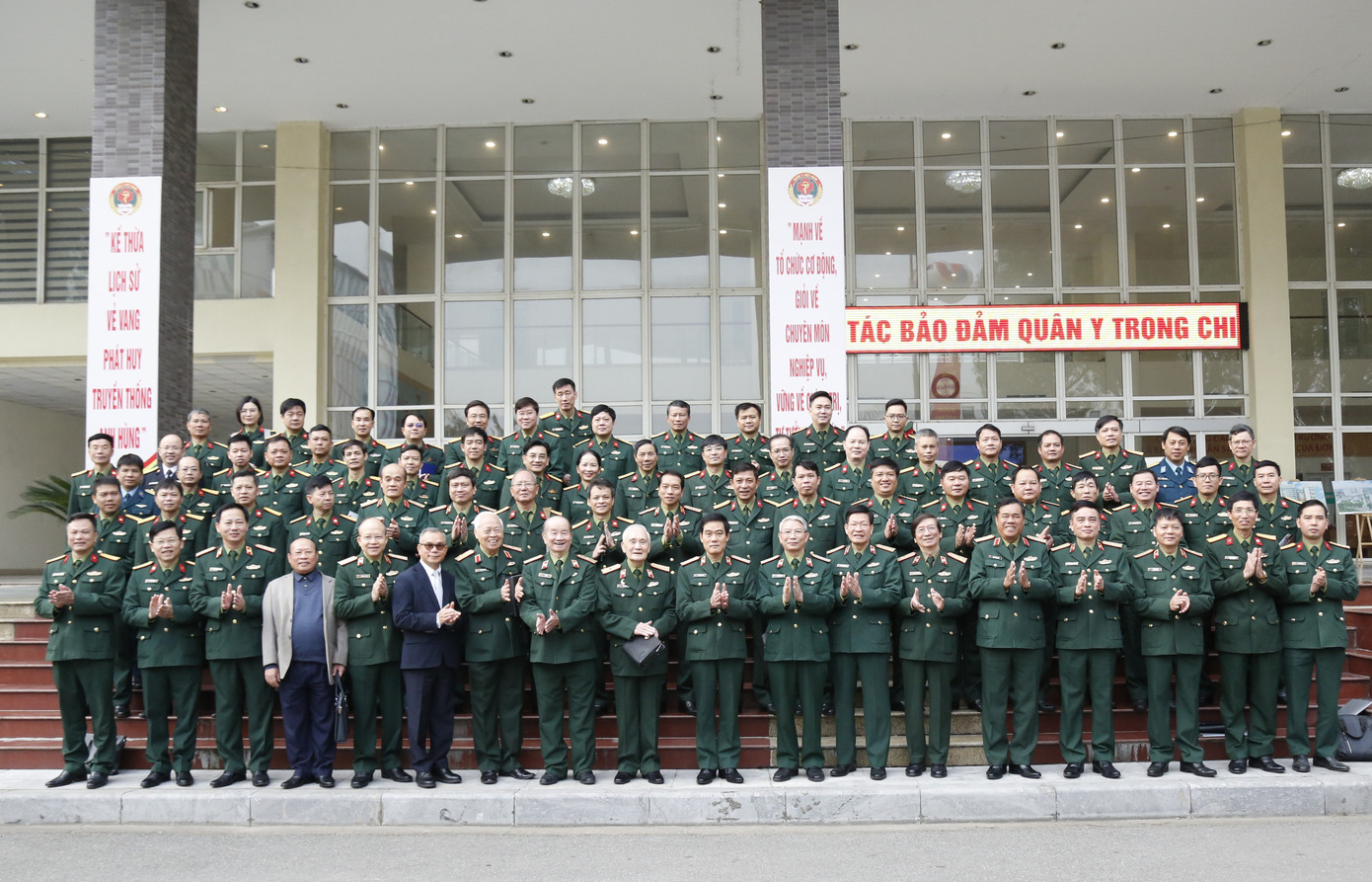 Lực lượng Quân y luôn hết lòng vì người bệnh, thực hiện đúng lời dạy 'Lương y như từ mẫu'
- Ảnh 3. Lực lượng Quân y luôn hết lòng vì người bệnh, thực hiện đúng lời dạy 'Lương y như từ mẫu'
- Ảnh 3.