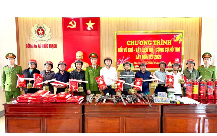 Y bác sĩ tự tay nấu bánh chưng tặng bệnh nhân- Ảnh 7.