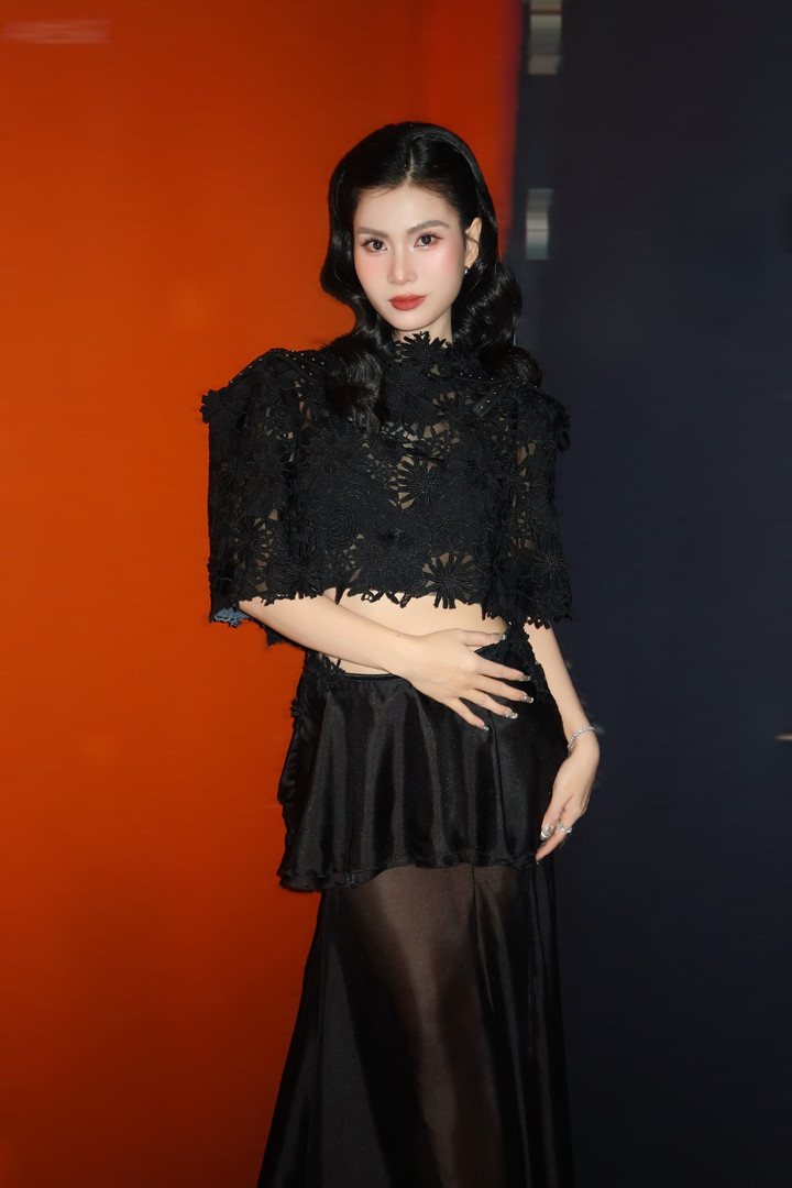 Nhan sắc đời thực khác xa màn ảnh của nữ chính phim 'Nhà hai chủ'- Ảnh 4. Nhan sắc đời thực khác xa màn ảnh của nữ chính phim 'Nhà hai chủ'- Ảnh 4.