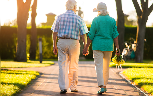 6 thói quen buổi sáng giúp não hoạt động tốt hơn - Ảnh 2. 7 thói quen hàng tuần của người sống thọ trên 100 tuổi