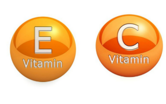 Vitamin C hay vitamin E: Loại nào tốt hơn cho da và cách dùng đúng để trẻ hóa làn da?