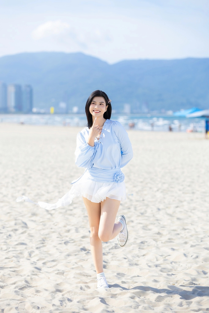 Nhan sắc đời thực khác xa màn ảnh của nữ chính phim 'Nhà hai chủ'- Ảnh 11. Nhan sắc đời thực khác xa màn ảnh của nữ chính phim 'Nhà hai chủ'- Ảnh 11.