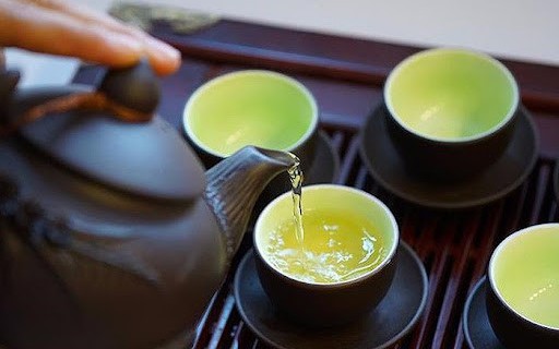 Chén trà xanh tiếp khách đầu năm: Bí quyết chống lão hóa và ngăn ngừa tích mỡ bụng