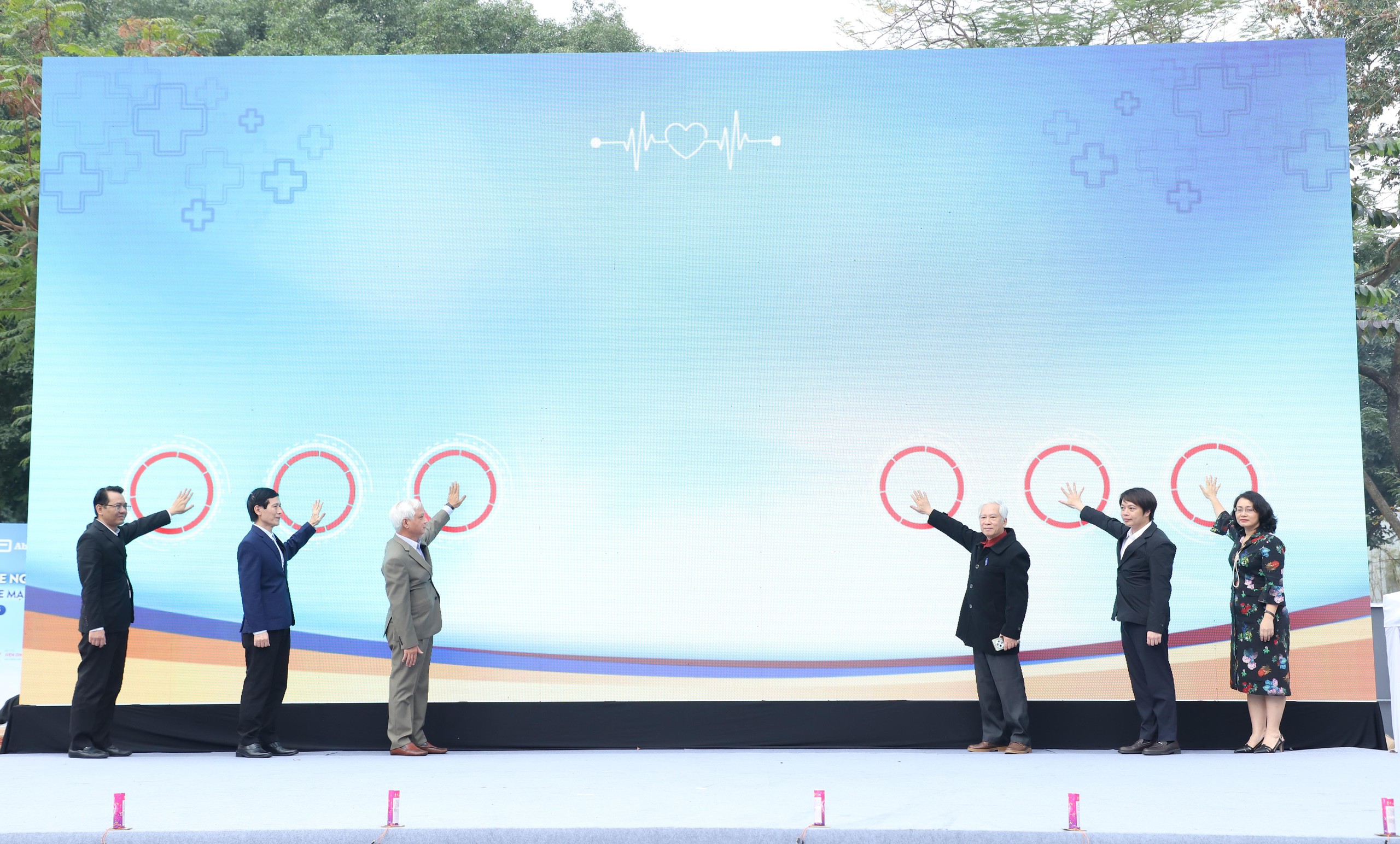 Hơn 1.000 người cao tuổi Thủ đô được tư vấn sức khoẻ miễn phí, hỗ trợ dinh dưỡng khoa học- Ảnh 2.