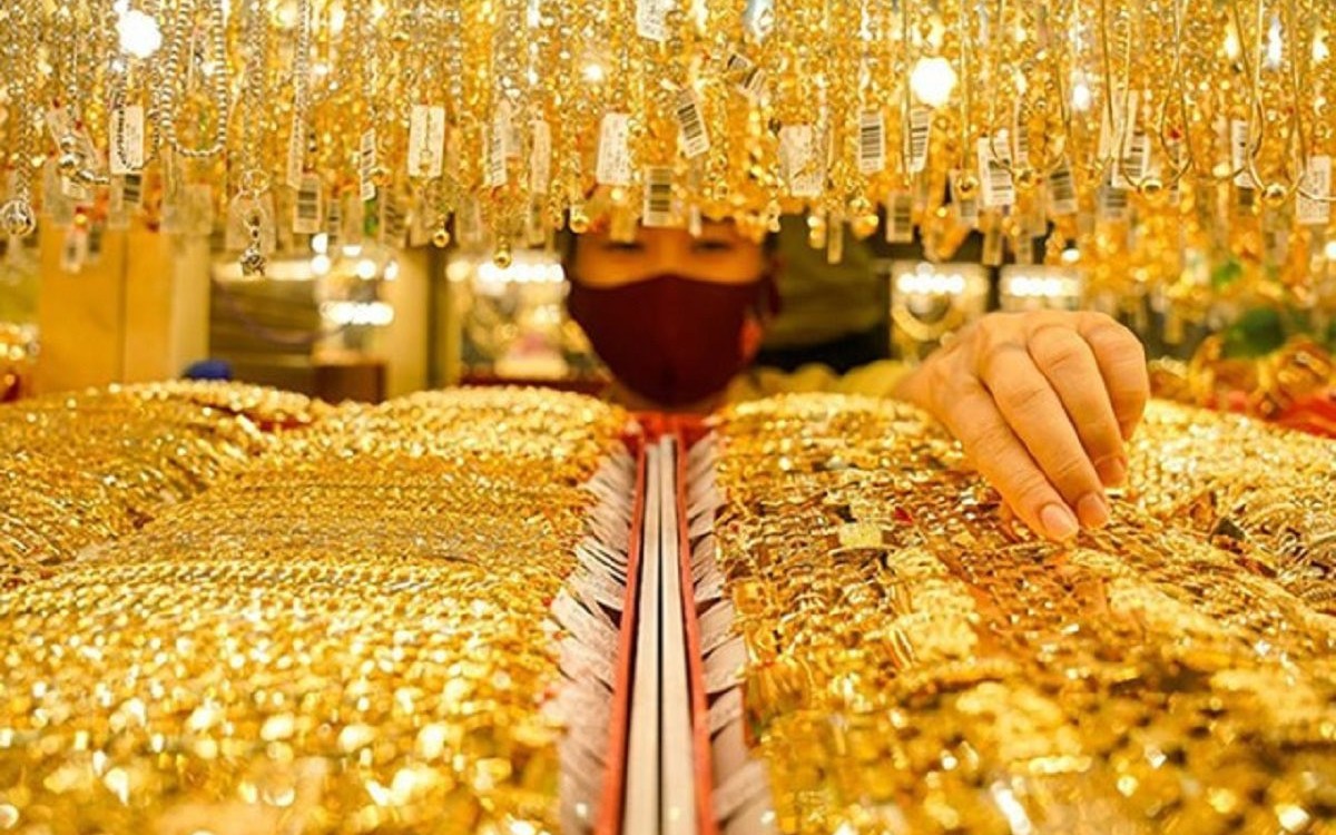 Lý do khiến giá vàng, giá bạc giảm mạnh nhất nhiều năm, thổi bay 7.400 tỷ USD trong 24 giờ- Ảnh 3. Chốt giá vàng hôm nay ngày 31/1 tiếp đà giảm cực mạnh