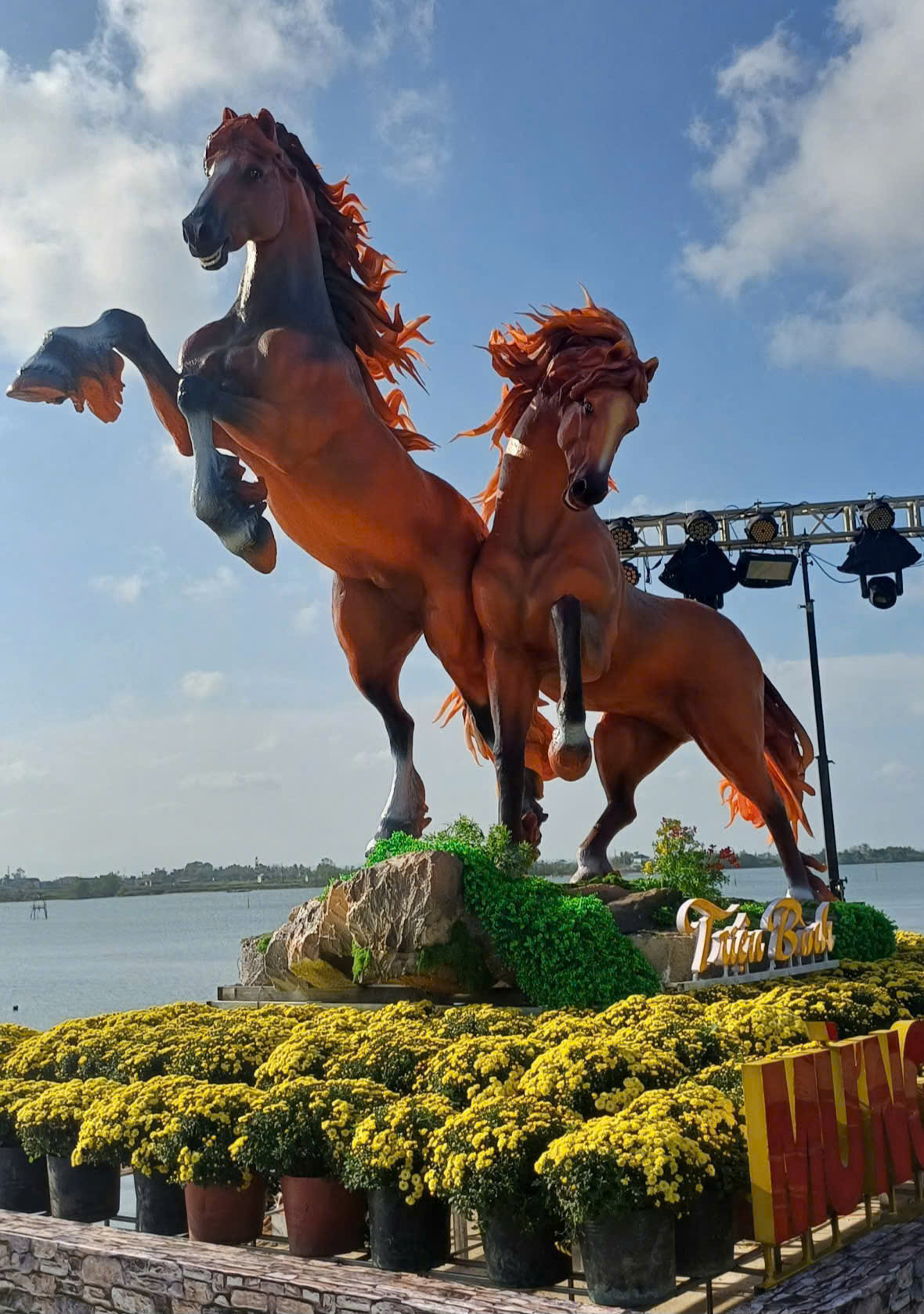 Linh vật Tết Bính Ngọ 2026 ra mắt nhiều nơi ở Quảng Trị- Ảnh 3. Linh vật Tết Bính Ngọ 2026 ra mắt nhiều nơi ở Quảng Trị- Ảnh 3.