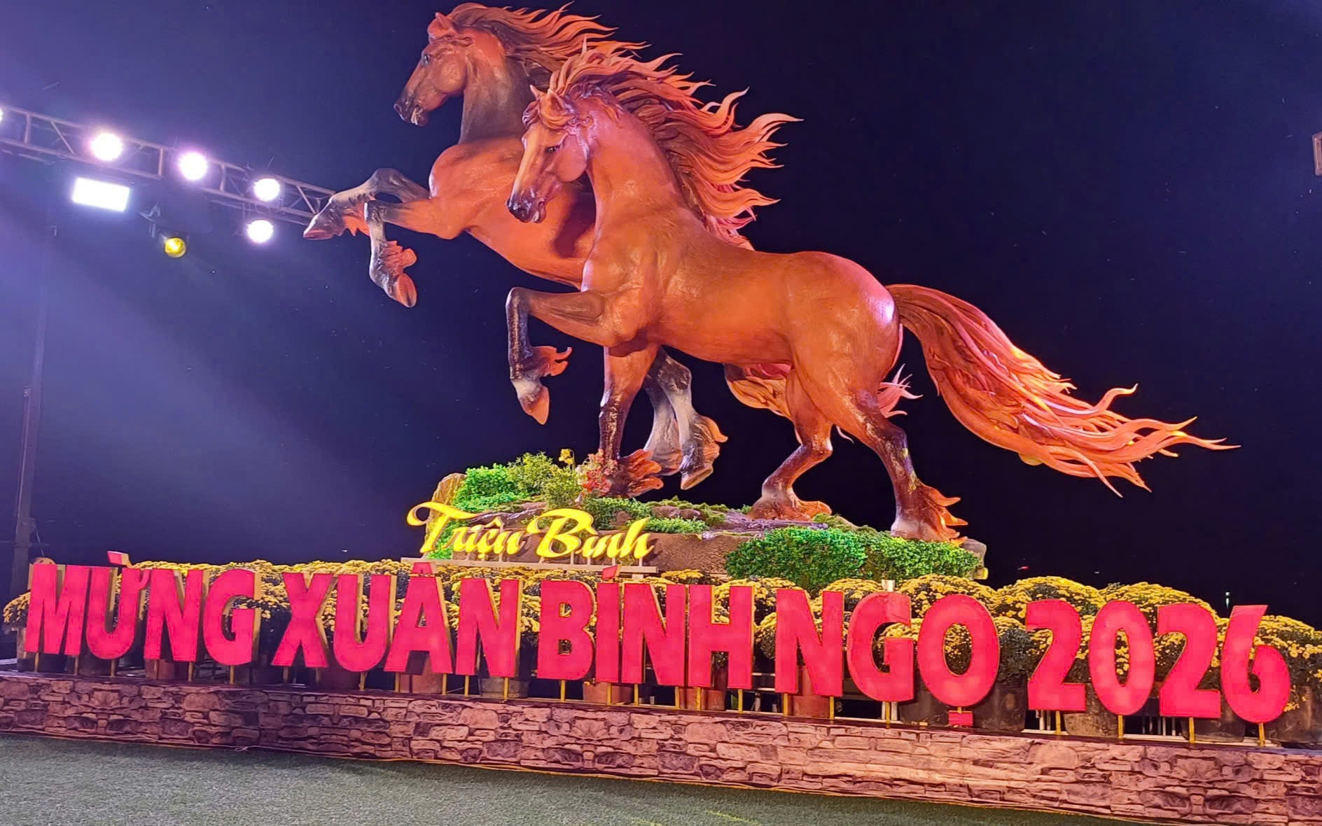 Linh vật Tết Bính Ngọ 2026 ra mắt nhiều nơi ở Quảng Trị