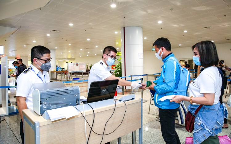 Bộ trưởng Đào Hồng Lan thăm, làm việc và chúc Tết Bệnh viện Phong-Da liễu Trung ương Quy Hòa- Ảnh 5.