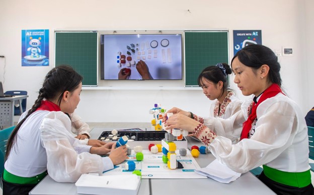 Máy tính bảng, nhạc cụ dân tộc… và ngôi trường '5 sao' hiện đại vùng biên giới Điện Biên- Ảnh 3.