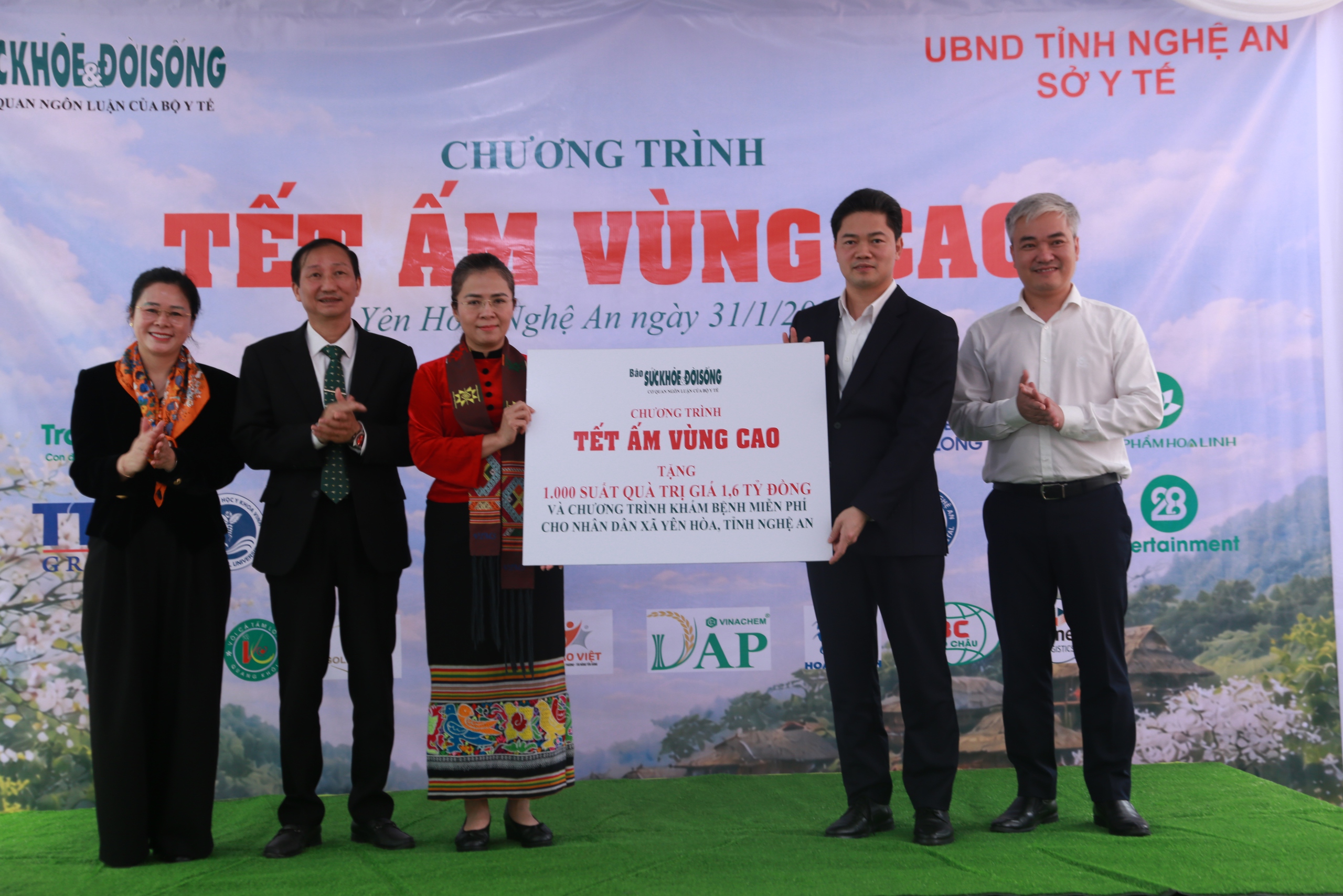 "Tết ấm vùng cao 2026" mang mùa xuân đến với đồng bào miền núi xứ Nghệ- Ảnh 3.