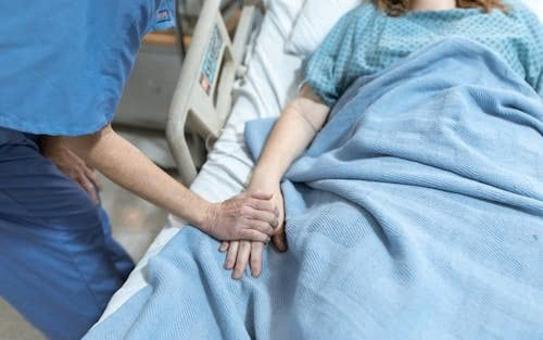 Ăn - ngủ - vận động thế nào để không bị rối loạn đồng hồ sinh học dịp Tết?- Ảnh 1.