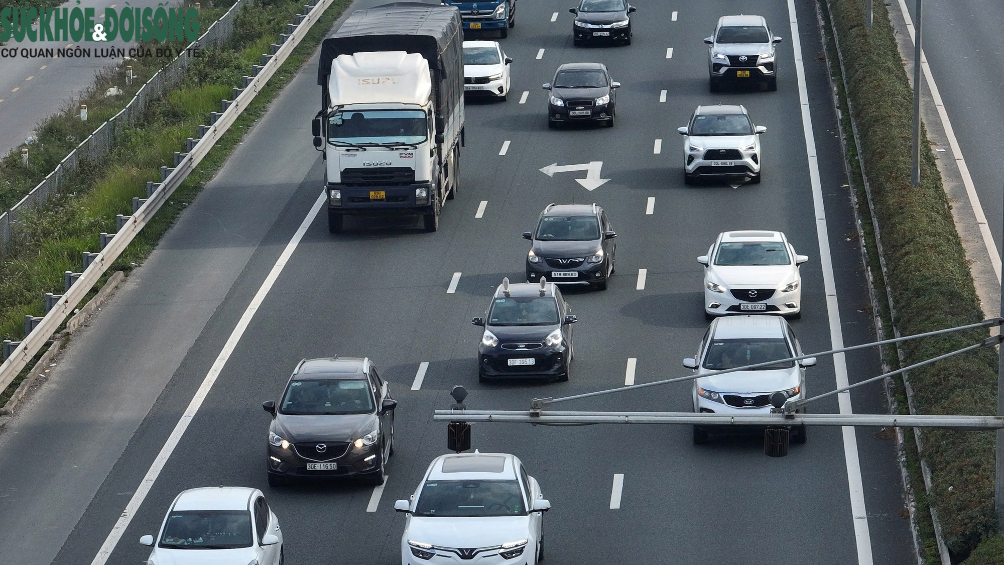 Giao thông cửa ngõ Thủ đô 'dễ thở' trong ngày cuối của kỳ nghỉ Tết Dương lịch 2026- Ảnh 7. Giao thông cửa ngõ Thủ đô 'dễ thở' trong ngày cuối của kỳ nghỉ Tết Dương lịch 2026- Ảnh 7.