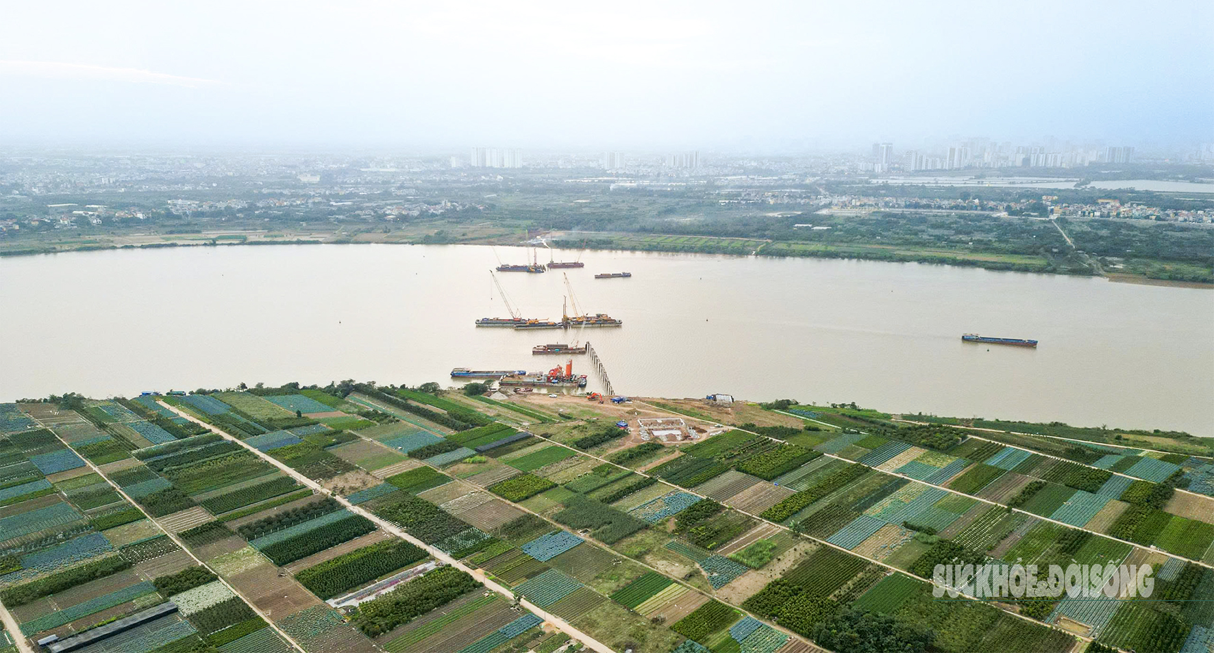 Ngắm đại công trường cầu Ngọc Hồi 11.844 tỷ đồng bắc qua sông Hồng- Ảnh 2.