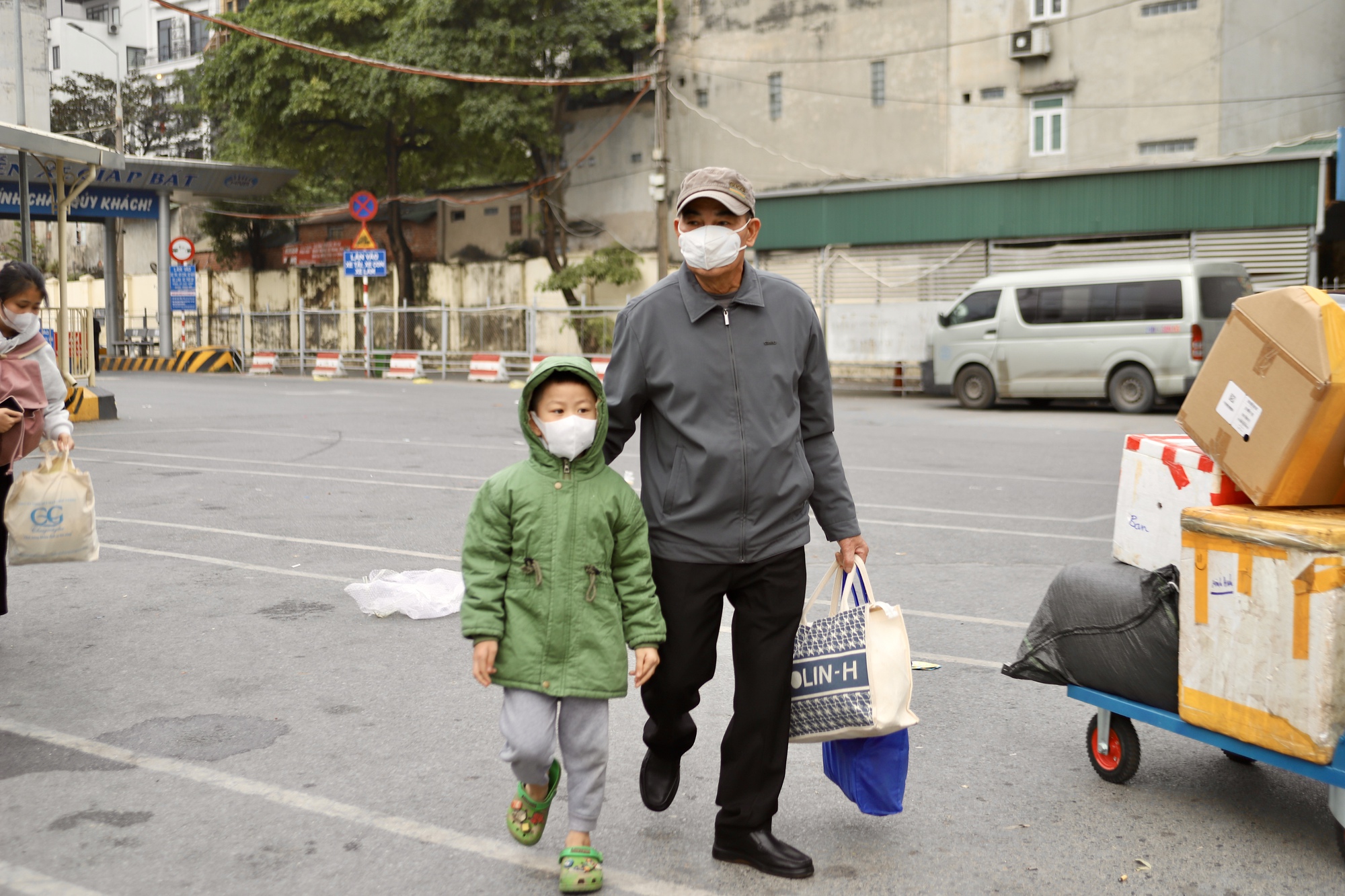 Bến xe Hà Nội ngày cuối nghỉ Tết Dương lịch thế nào?- Ảnh 7.