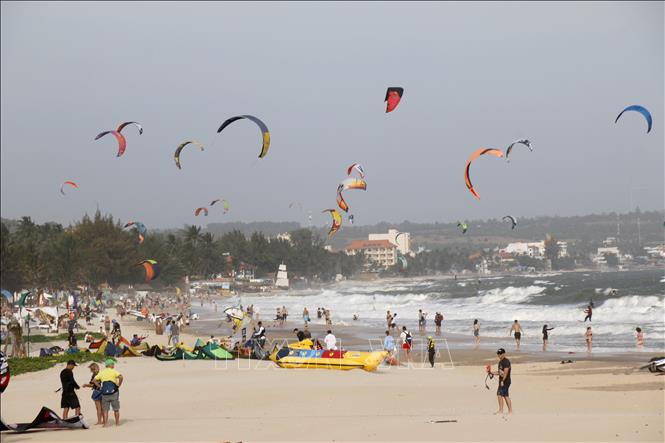 Ngành du lịch đón, phục vụ khoảng 3,5 triệu lượt khách dịp Tết Dương lịch- Ảnh 1.