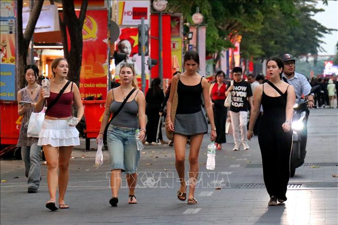 Ngành du lịch đón, phục vụ khoảng 3,5 triệu lượt khách dịp Tết Dương lịch- Ảnh 2.