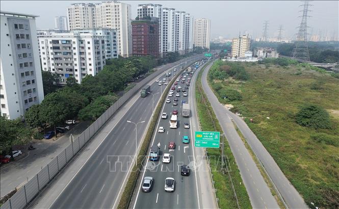 Người dân ùn ùn trở lại Thủ đô sau kỳ nghỉ Tết Dương lịch- Ảnh 1.