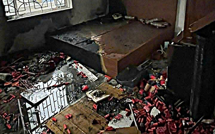 Cháy nhà do chập điện, 4 người may mắn thoát nạn- Ảnh 3. Cháy nhà do chập điện, 4 người may mắn thoát nạn- Ảnh 3.