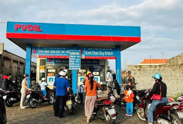 Thời tiết xấu khiến đặc khu Phú Quý thiếu xăng dầu cục bộ- Ảnh 1.