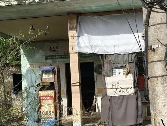 Thời tiết xấu khiến đặc khu Phú Quý thiếu xăng dầu cục bộ- Ảnh 2.